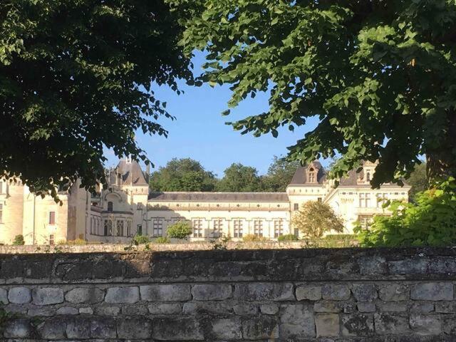 Auprès du château Breze Extérieur photo